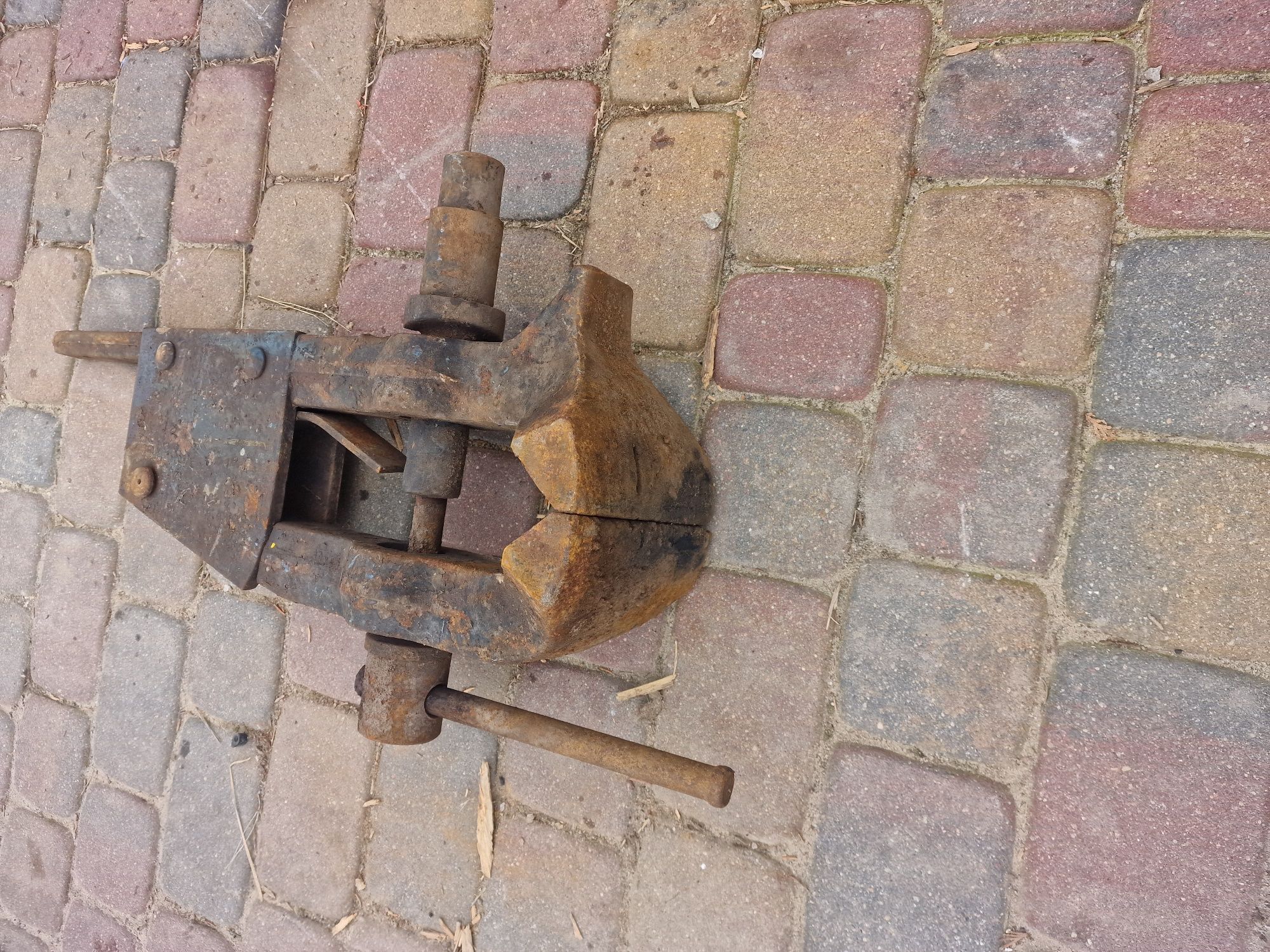 Imadło kowalskie 20cm szczęki