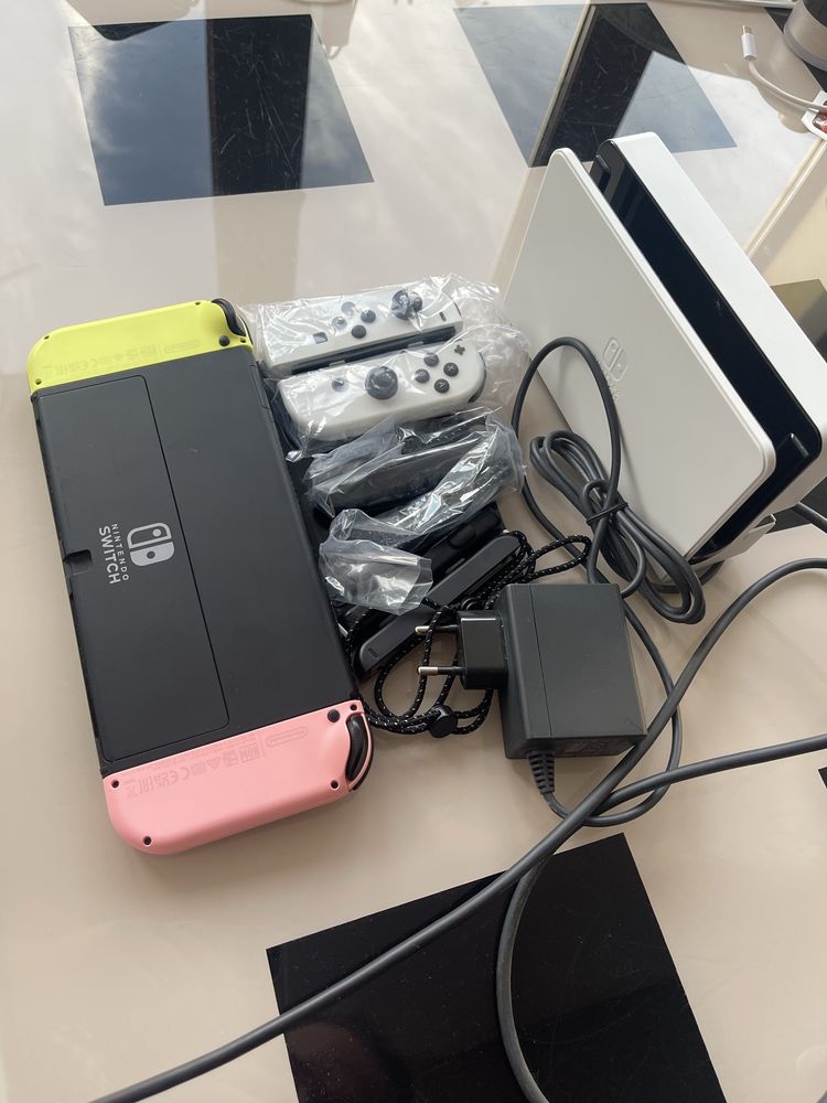 Nintendo Switch OLED + додатковий набір joy-con