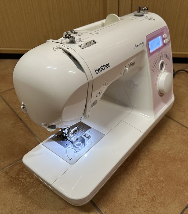 Elektryczna maszyna do szycia Brother Innovi-is NV-10A Anniversary