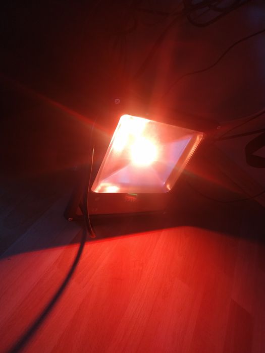 Kolorowa lampa LED RGB zewnętrzna 30W i 50W