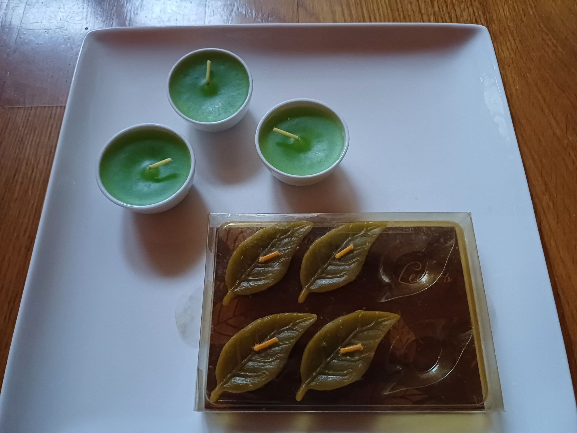 3 velas verdes pequenas + 4 velas em forma de folha