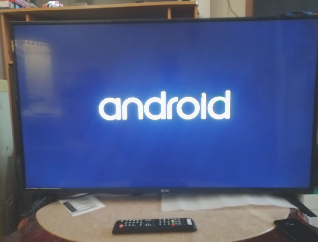 SMART TV ANDROID TOP LED 43"/108cm_Wifi_Pouco uso