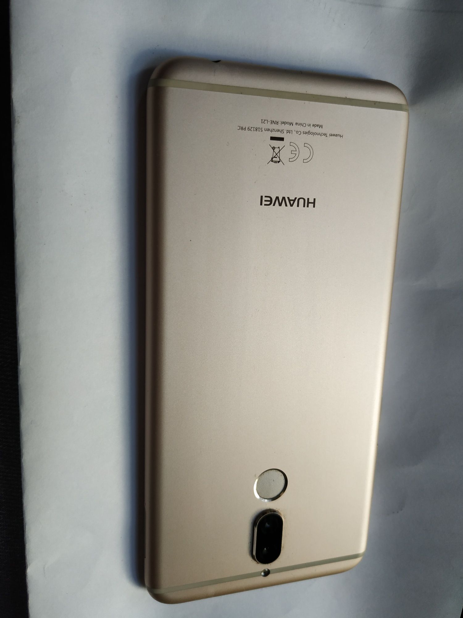 Huawei Mate 10 Lite.