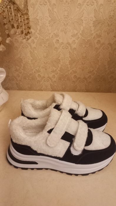 Кроссовки женские зимние