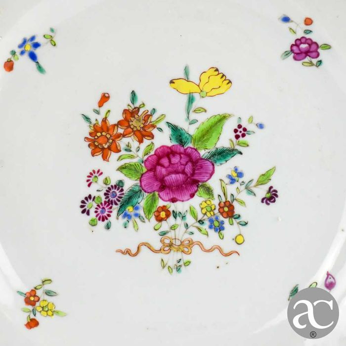 Prato Porcelana da China Bordo recortado, período Qianlong, séc. XVIII