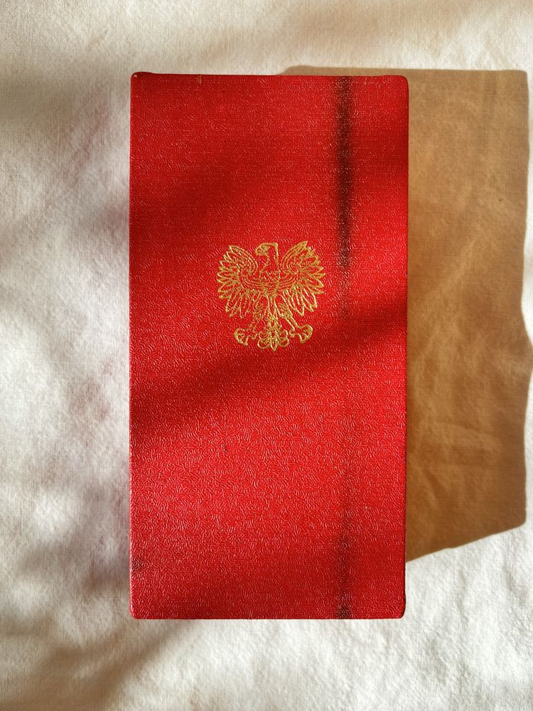 stara złota odznaka PRL + oryginalne pudełko z orzełkiem