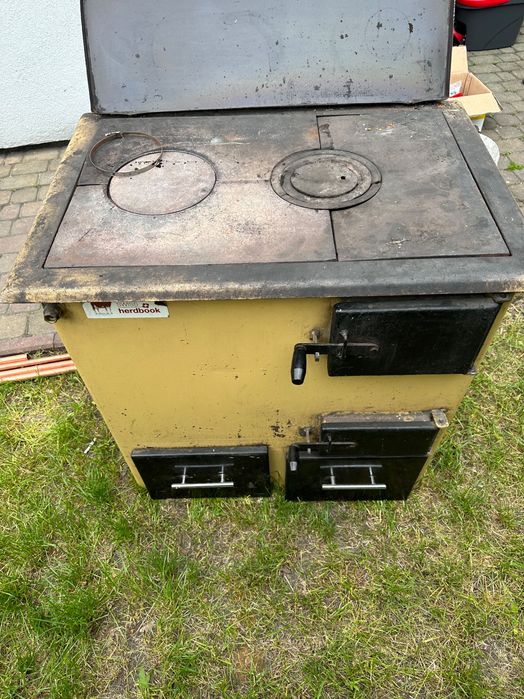 Piec  kuchenny na węgiel i drzewo na 100m/kw ogrzewania