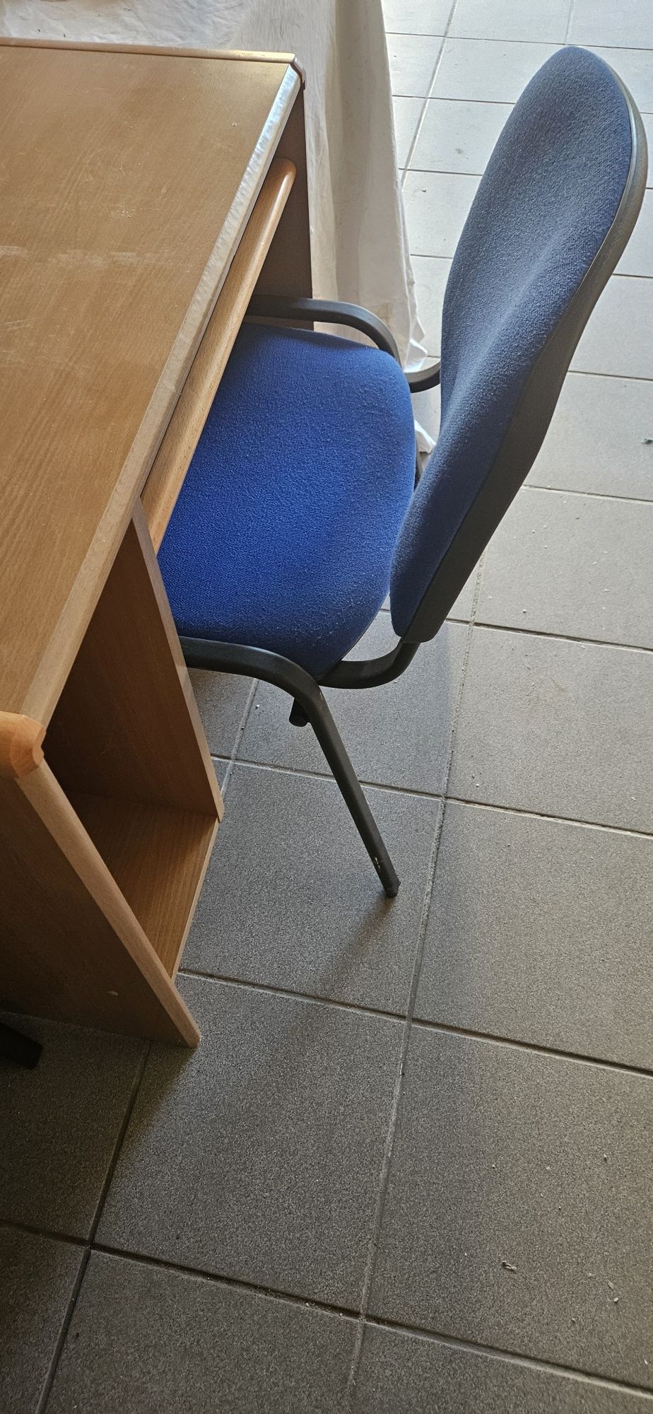 Sprzedam dwa krzesła biurowe
