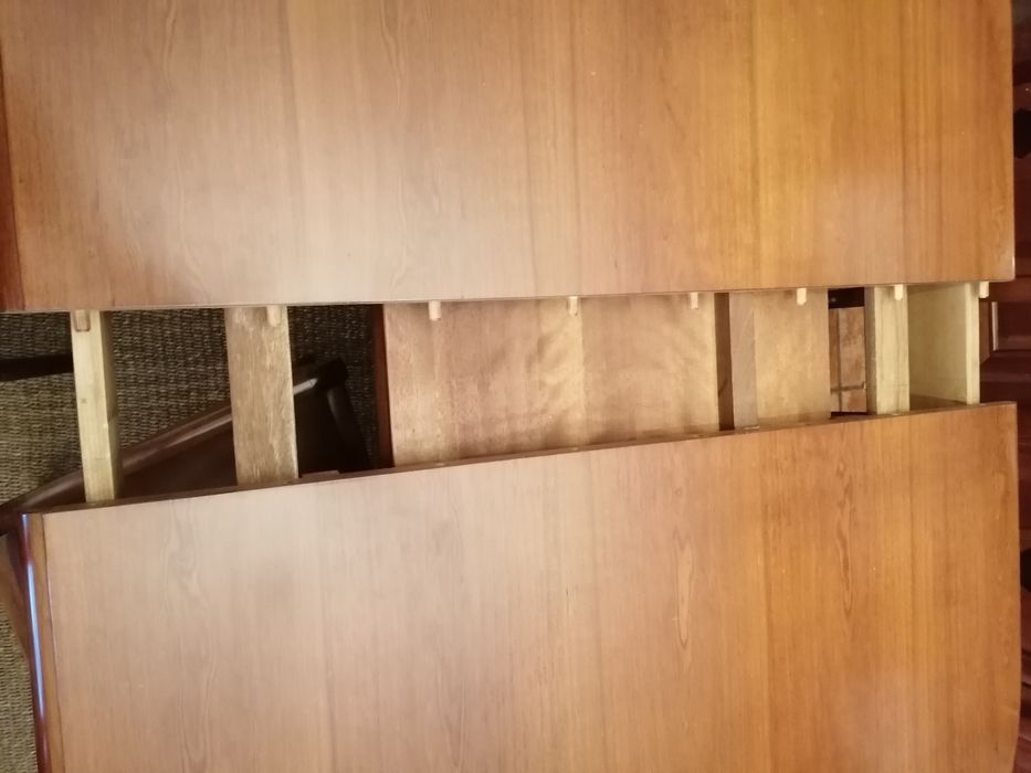 Mesa de refeições e 6 cadeiras em cerejeira