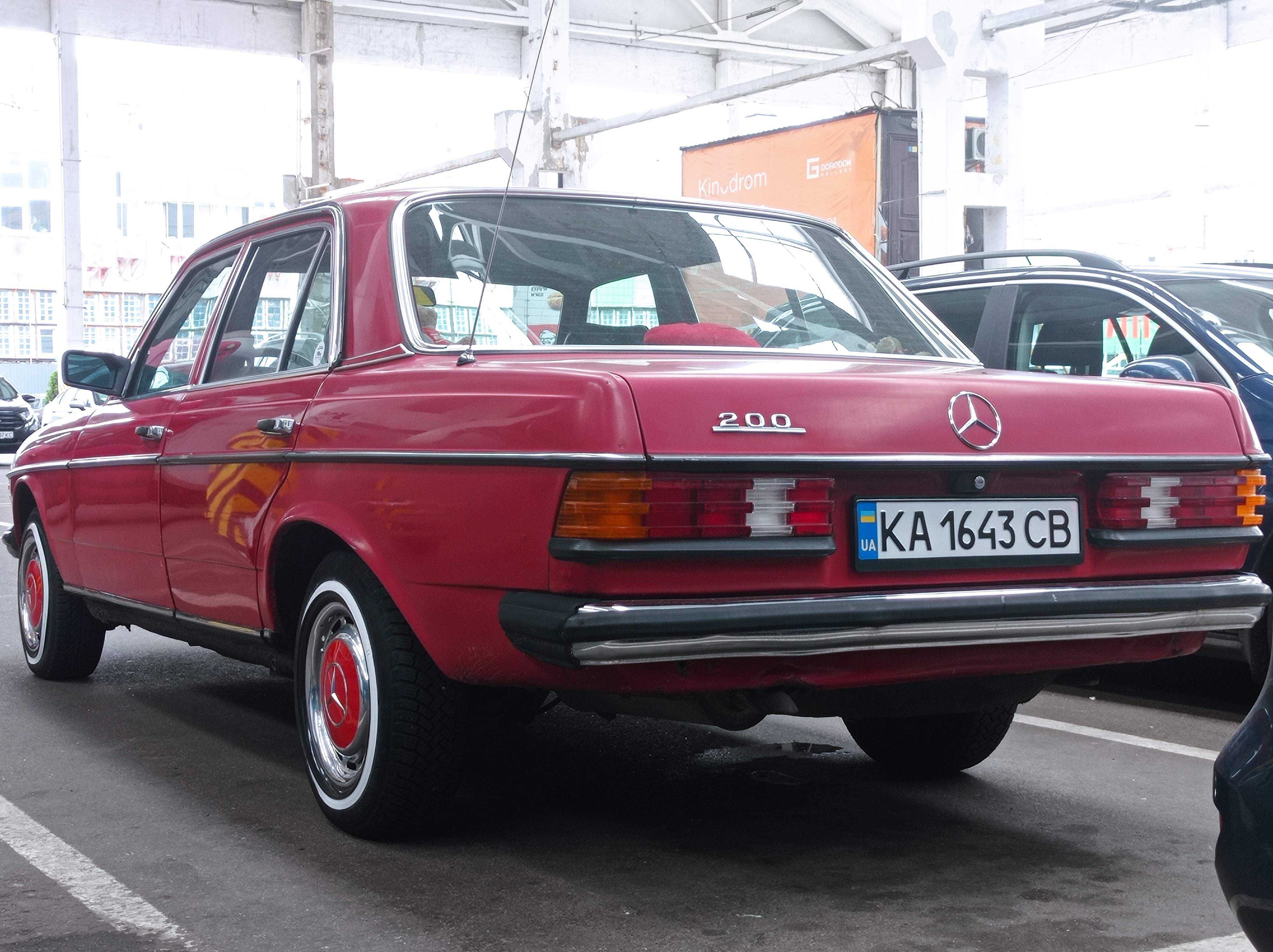 Mercedes W123 200 ,  2.0 бензин.  1980,  95% оригінал, прозора історія