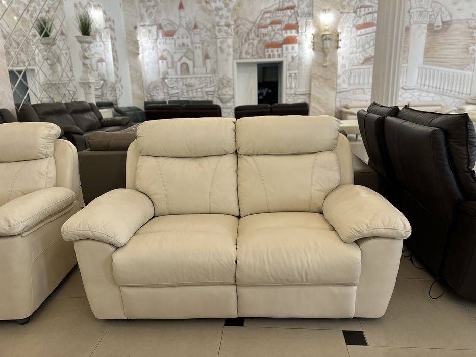Розкішні шкіряні дивани 2-ка і 3-ка в білому кольорі з механізмом