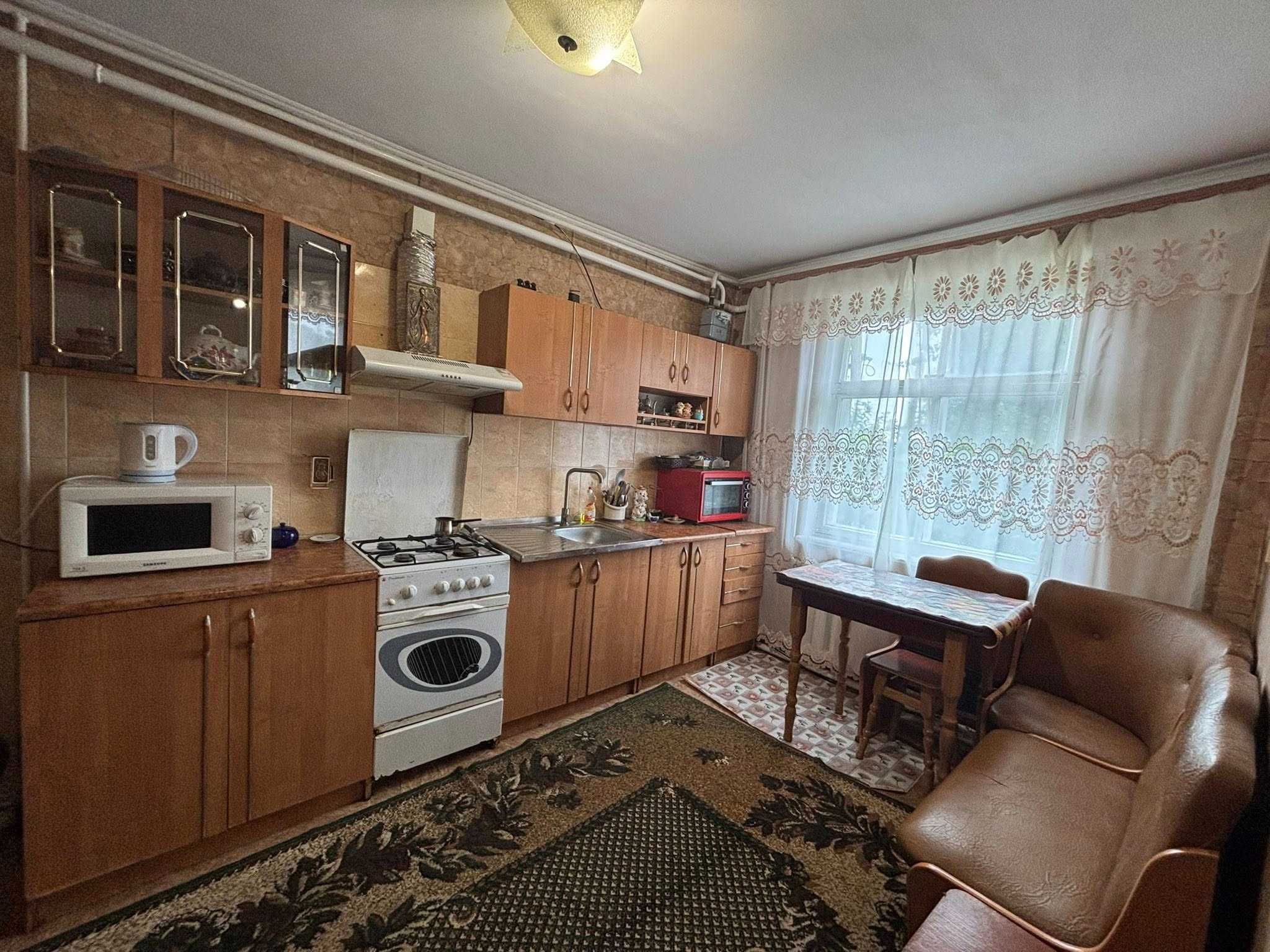 Продам частину одноповерхового будинку з окремим входом і невеликою