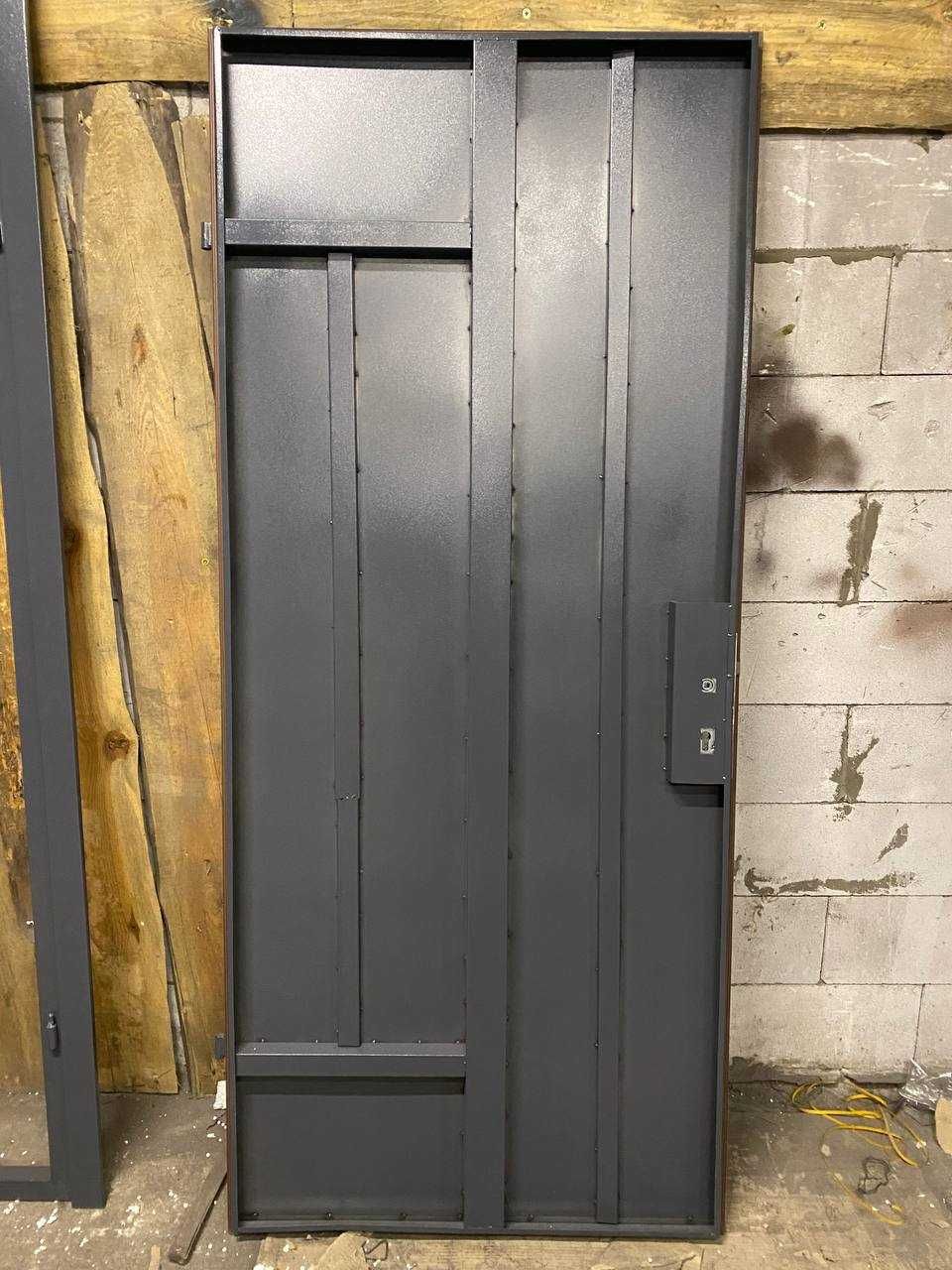 Металлические входные двери в сарай, гараж