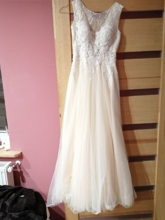 Piękna suknia ślubna, model Isandria