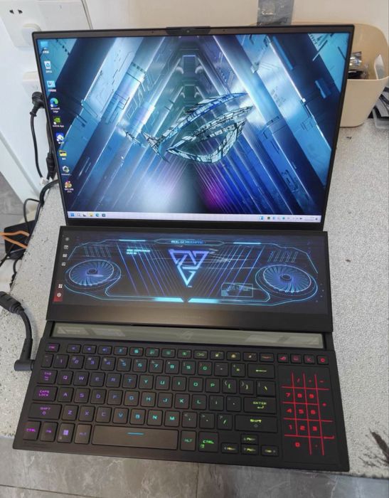 Asus Zephyrus Duo 16/MiniLED 2k165+4k60hz/RTX3070Ti/32GB/2T/R9-6900/