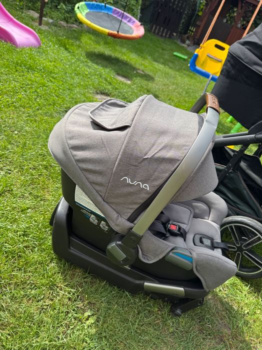 Wózek Nuna MIXX next i fotelik z bazą Nuna PIpa
