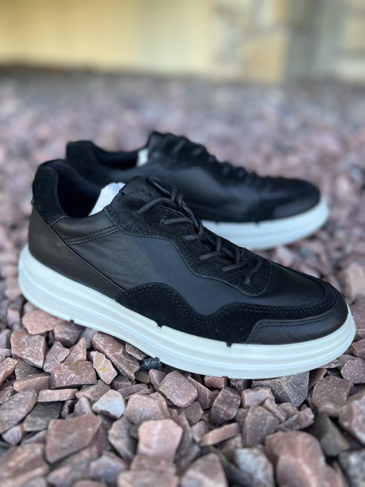 Кросівки жіночі 35р