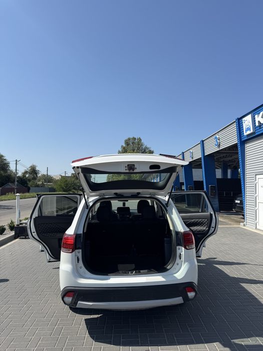 Mitsubishi Outlander III 2016