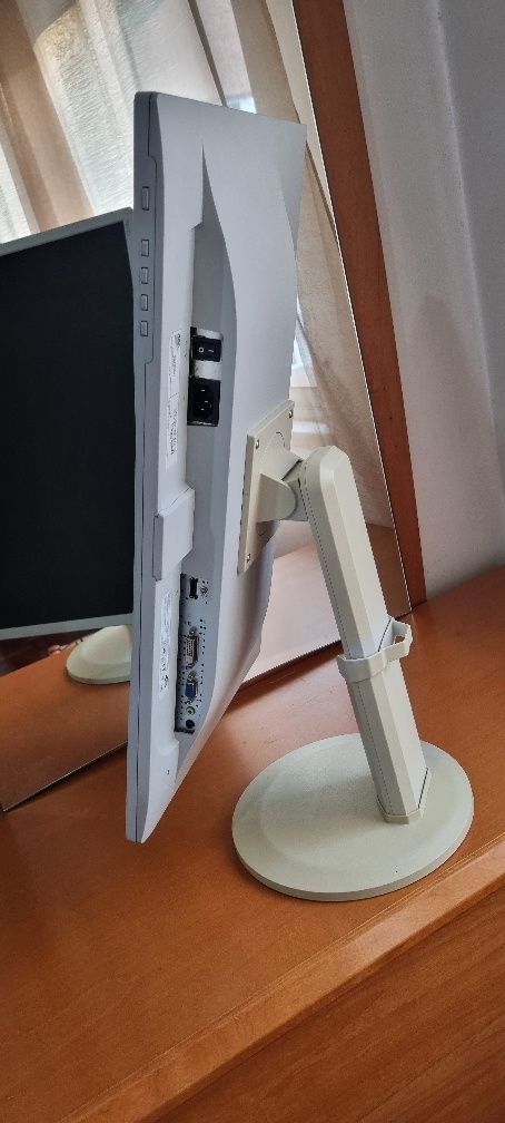 Monitor AOC 24 polegadas bidireccional full hd