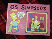 Caderneta de cromos os Simpsons completa.