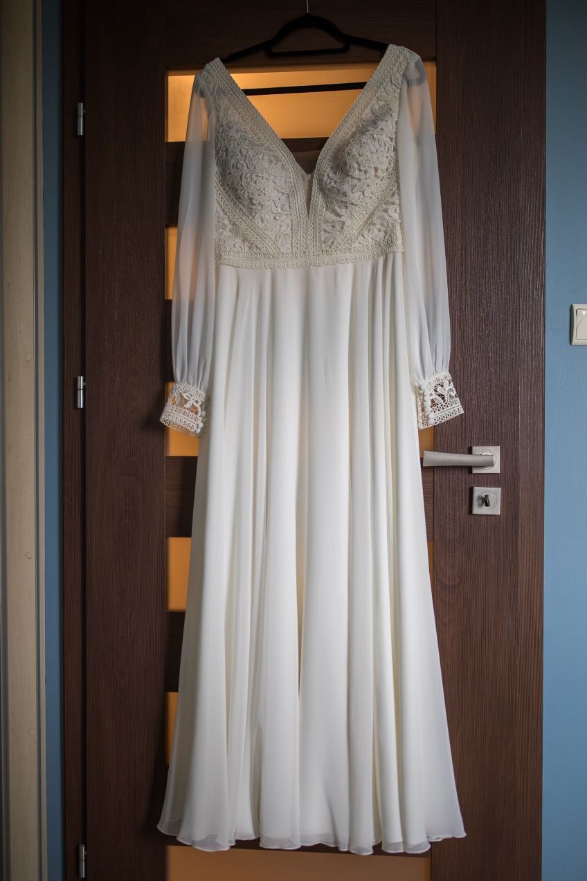 Suknia ślubna boho z długimi rękawami