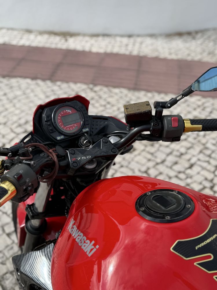 Vendo Mota Kawasaki Z 750 impecável
