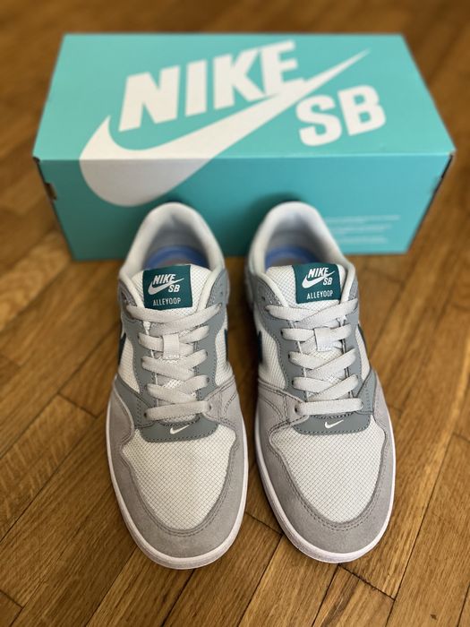 НОВІ !!! Кросівки NIKE р. 39, устілка 24,5 см