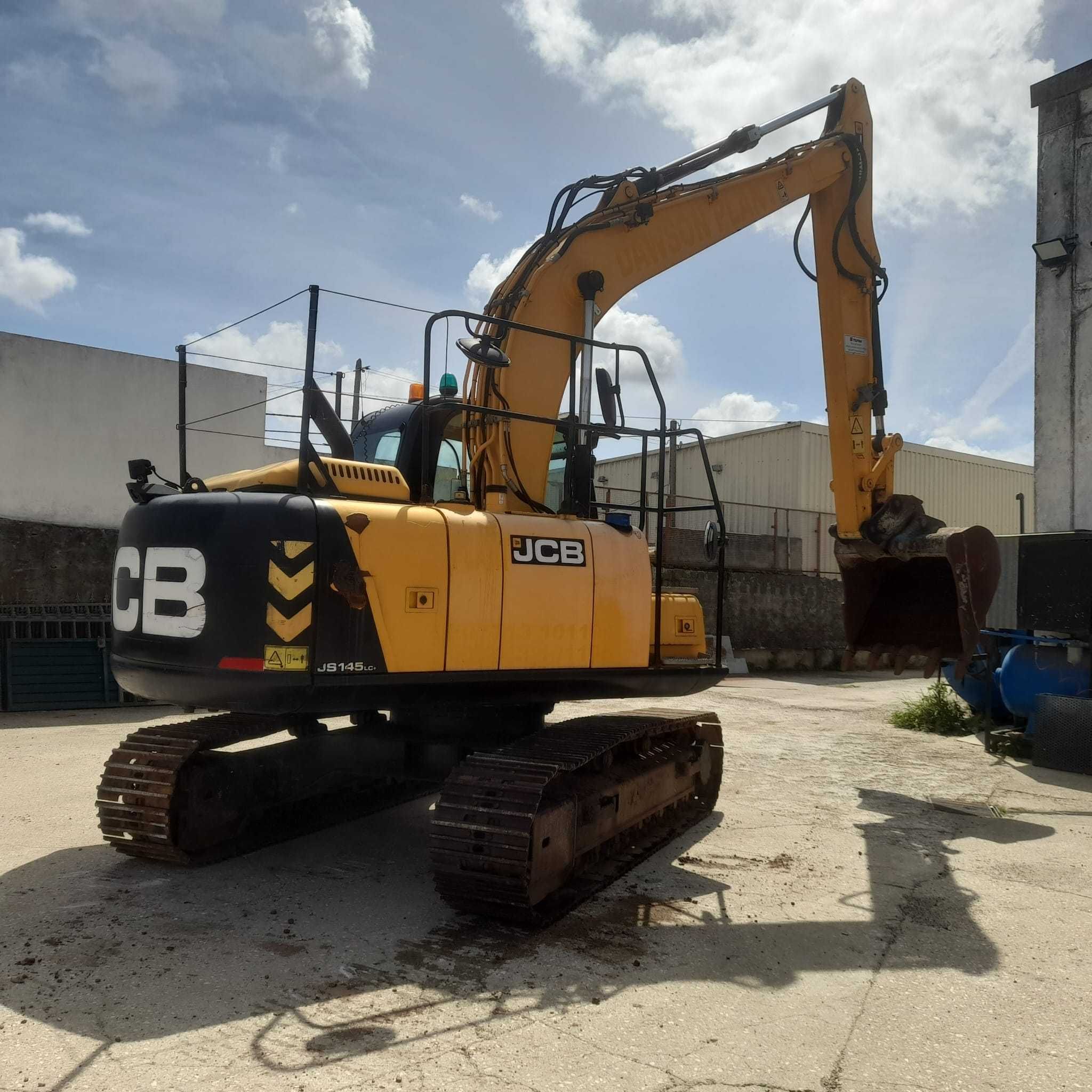 Máquina giratória JCB JS 145