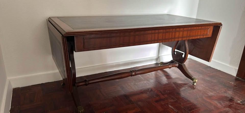 Mesa de centro, abas rebativeis estilo ingles, com tampo em pele verde