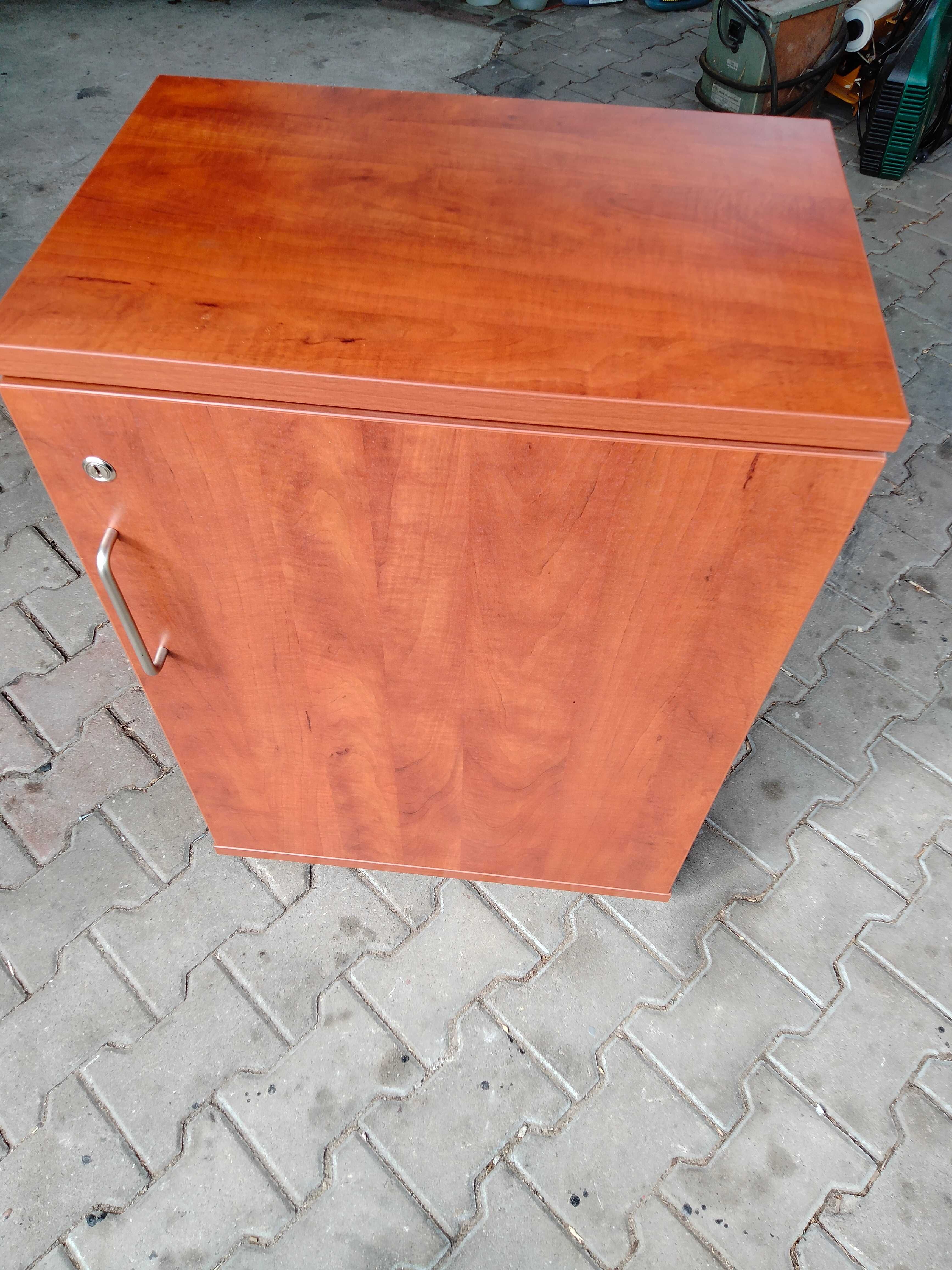 Szafka,mały mebel 83/60