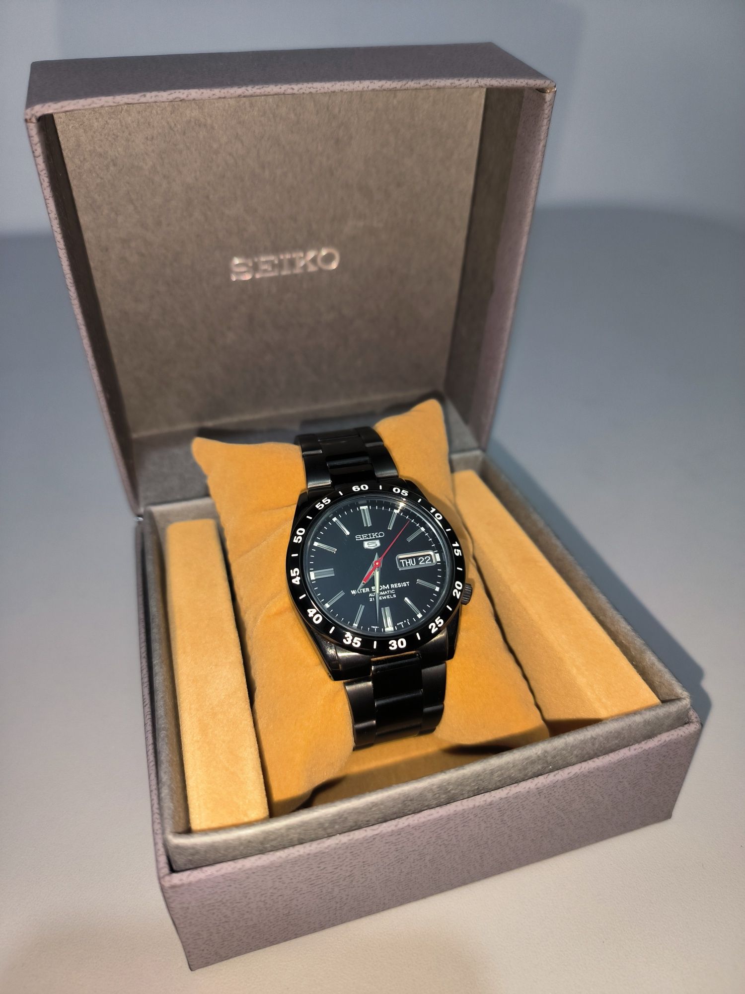 Zegarek męski Seiko 5 automatyczny 37mm czarny na bransolecie