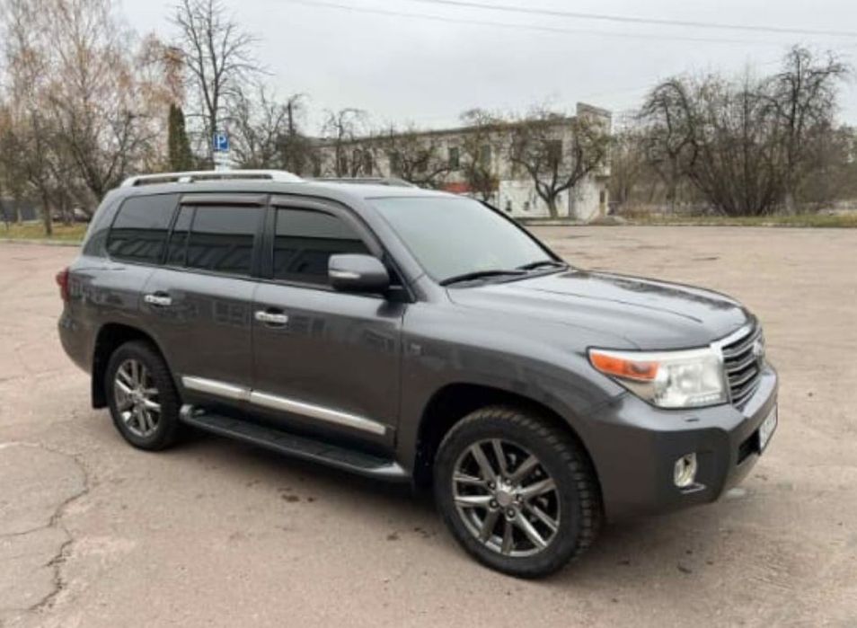 Toyota Land Cruiser 200 год 2011