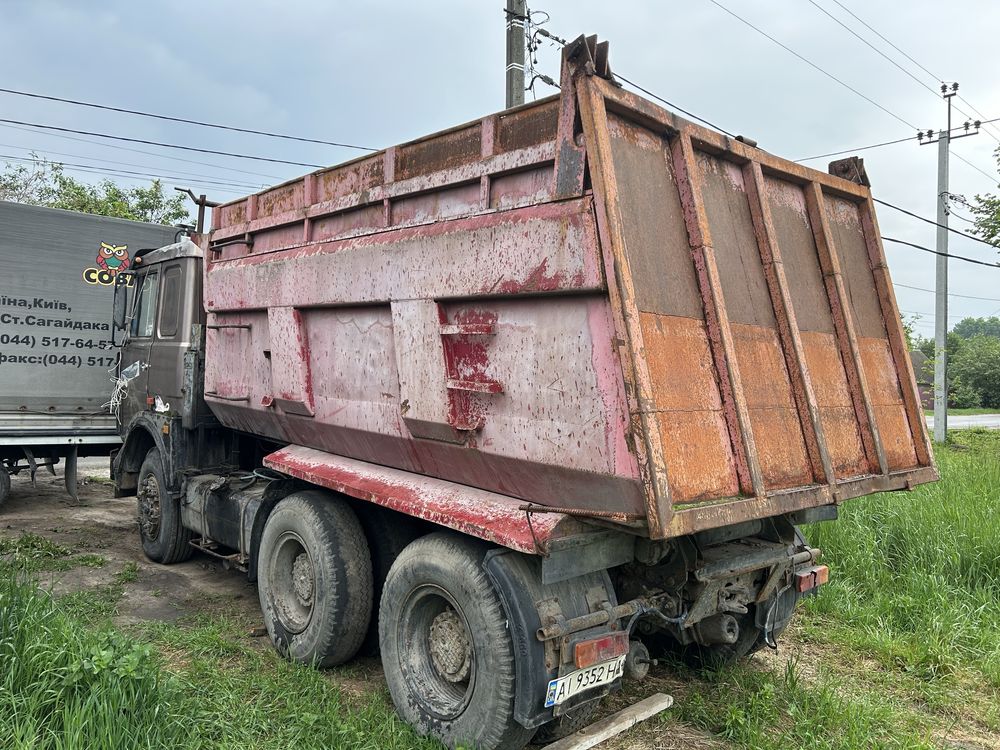 Обмін свого автопарку самоскидів та Прадо на нерухомість  Київ область