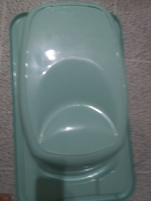 Banheira de plástico de criança