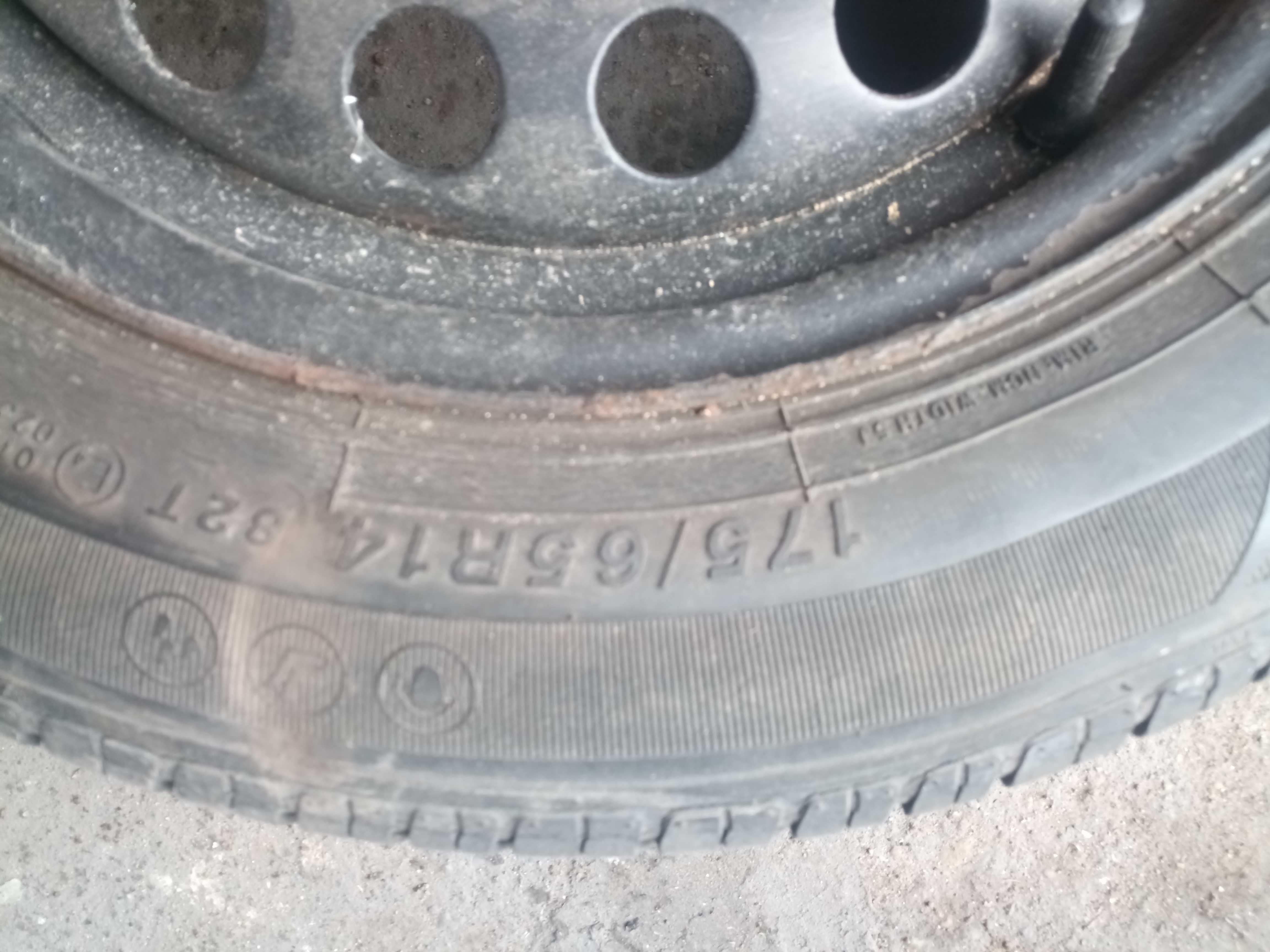 Ładne stalowe felgi z oponami -175/65R14