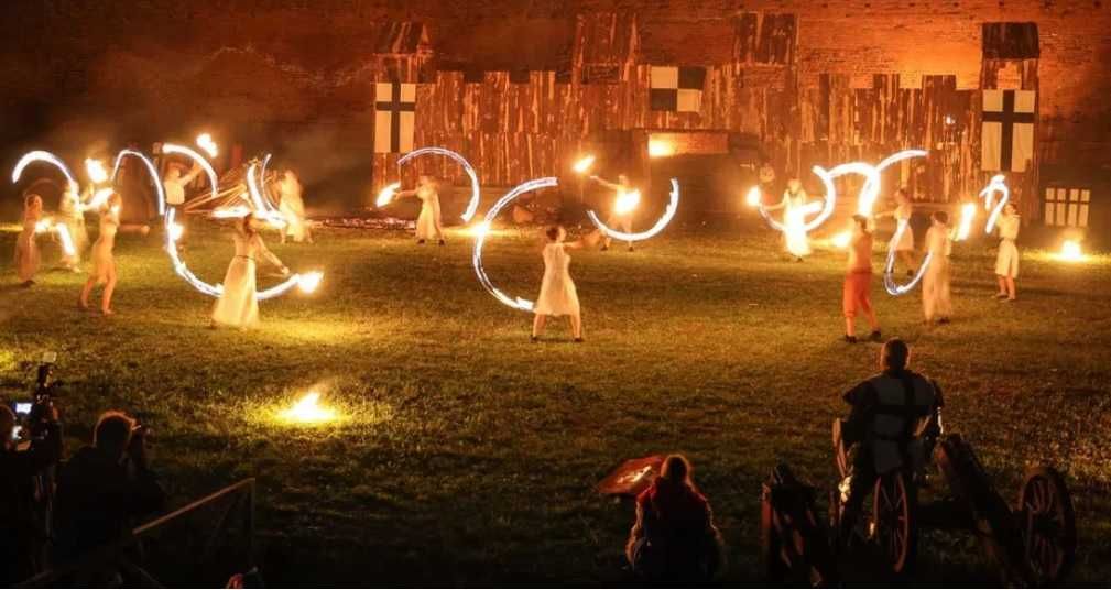 Taniec z ogniem, Fireshow - atrakcja na uroczystości