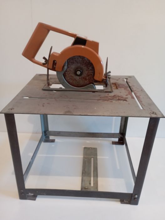 Celma pilarka tarczowa że stolikiem PRXu 35 B PRL