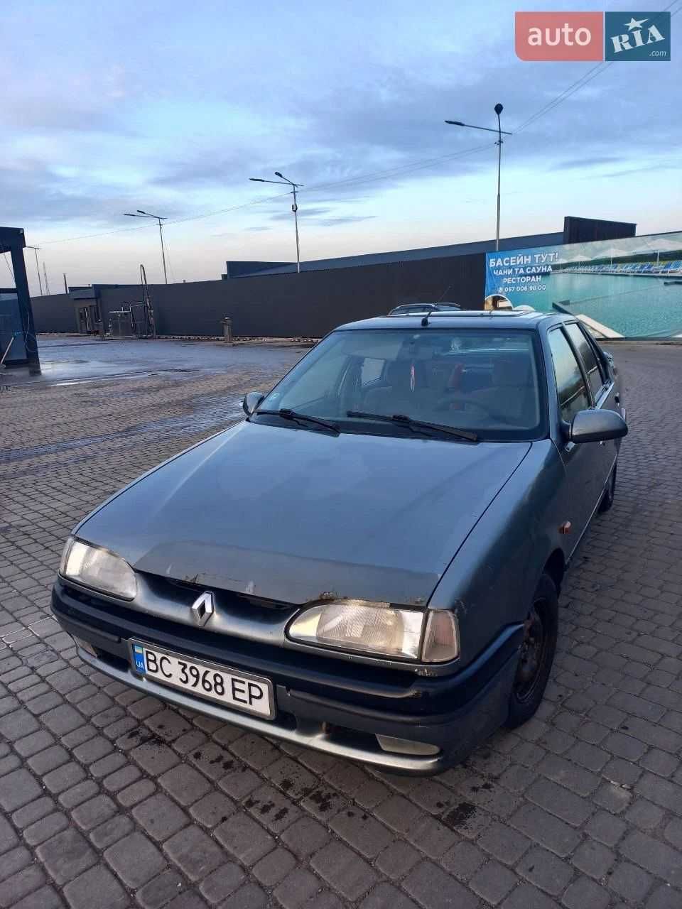 Renault 19 1992року
