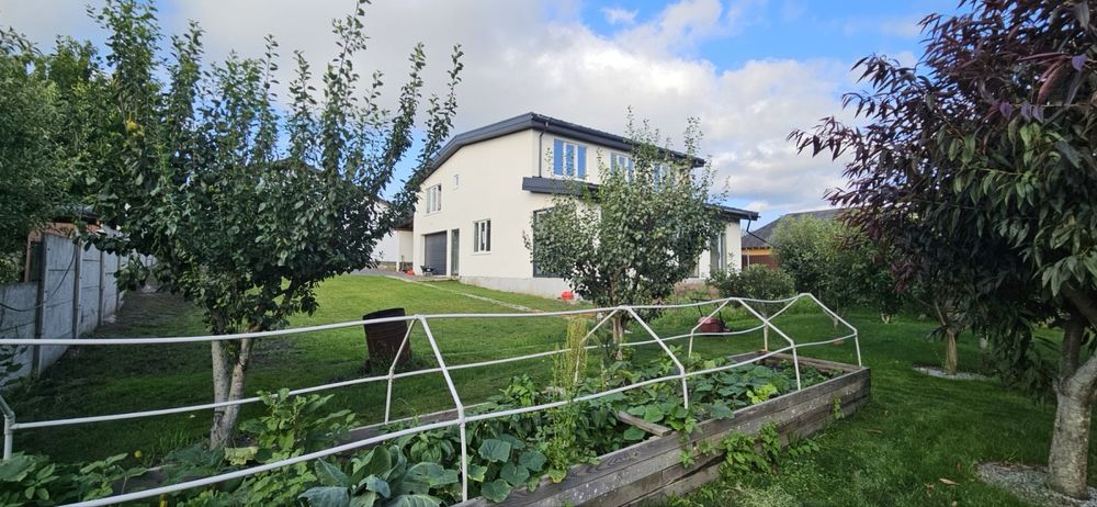 Продаж 2 будинків в мальовничому Свидівку з ремонтом та лазнею