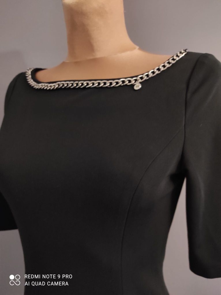 Czarna sukienka Elisabetta Franchi per Celyn-B, ozobony łańcuch, XS S