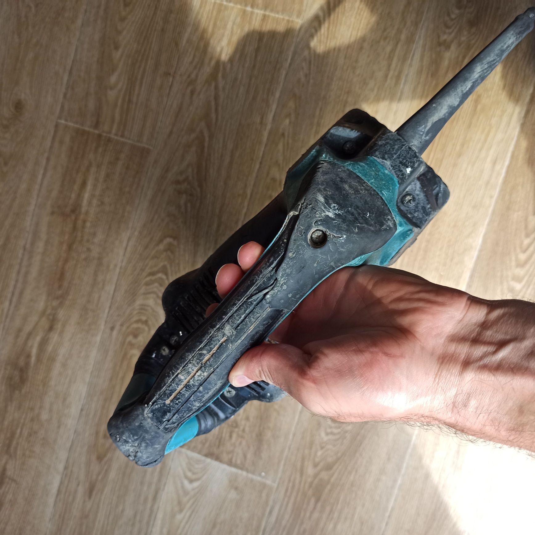 Młot udarowo obrotowy do kucia MAKITA HR4511C 9,4J 110V 1350W SDS-MAX