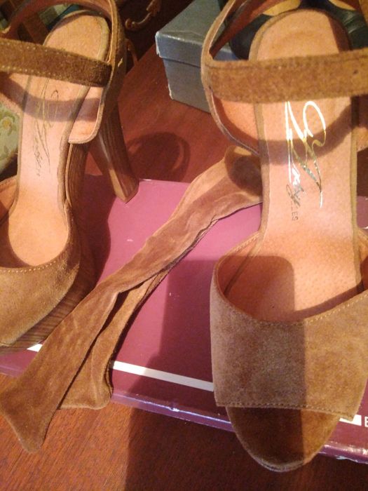 Женские босоножки в хорошем состоянии