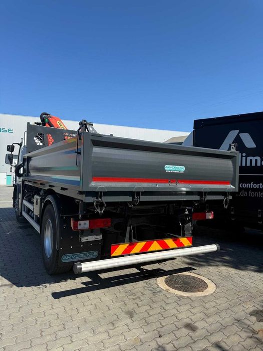 Camiao Renault com Grua