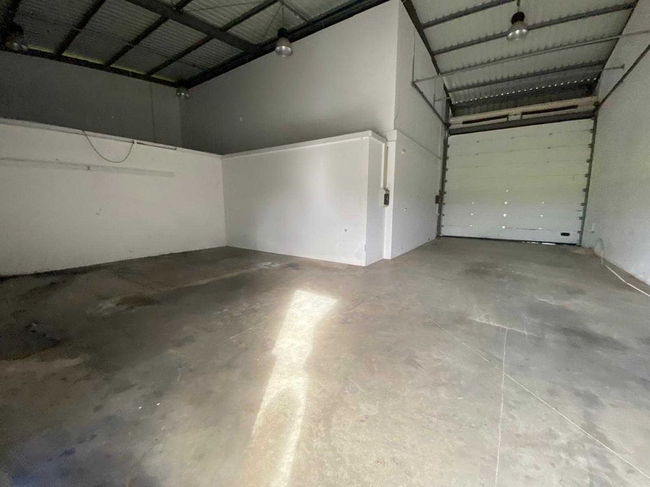 Armazém com Escritórios e Logradouro na Moita - Carvalhinho