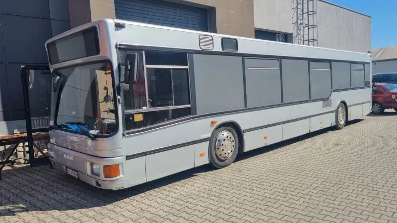 MAN  Do sprzedania Autobus MAN NL 202, pojazd specjalny - garderoba