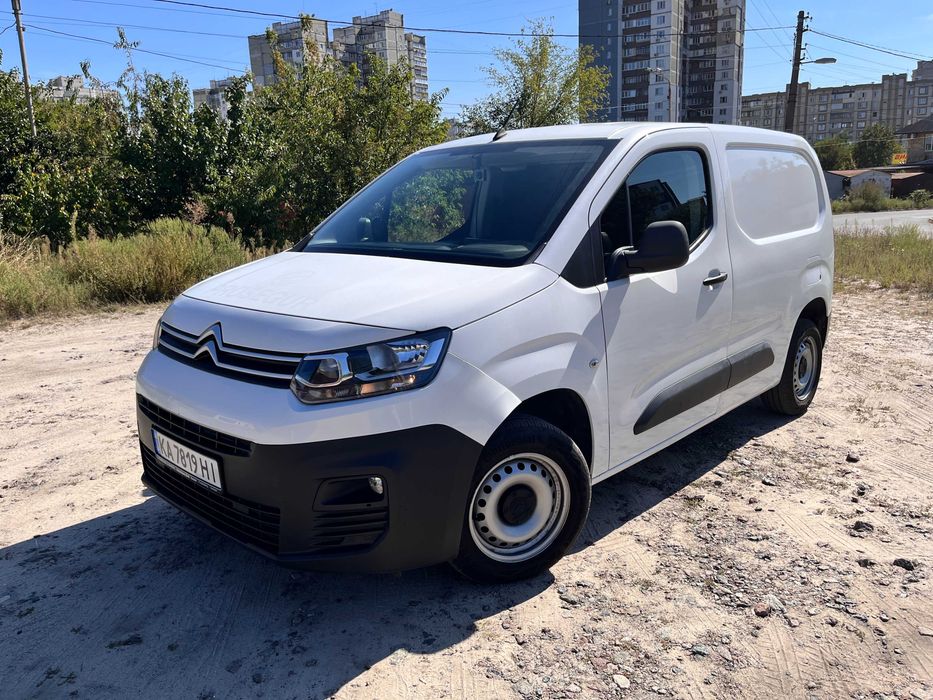 Продам свій автомобіль Citroen Berlingo 2019