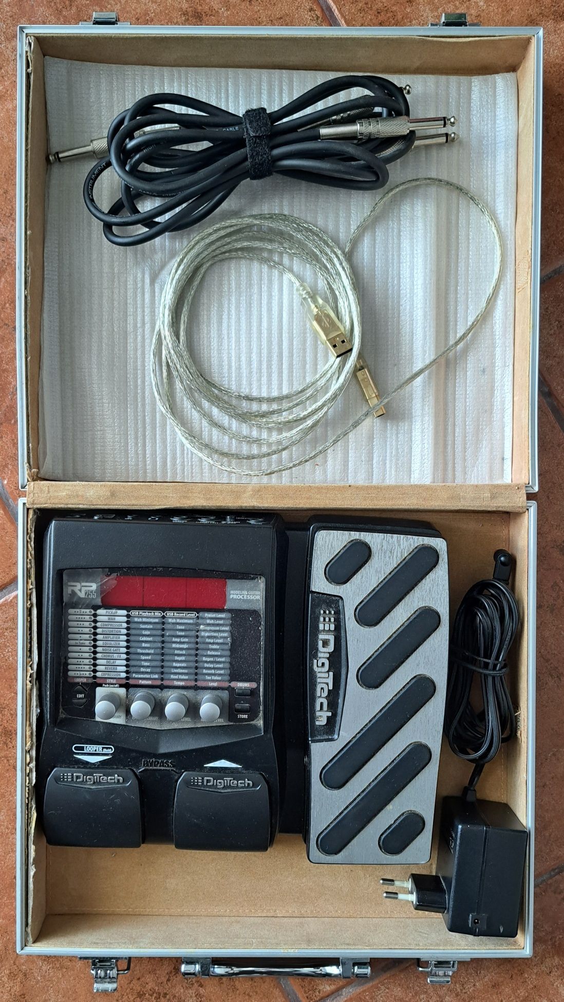 Pedaleira multiefeitos Digitech RP255