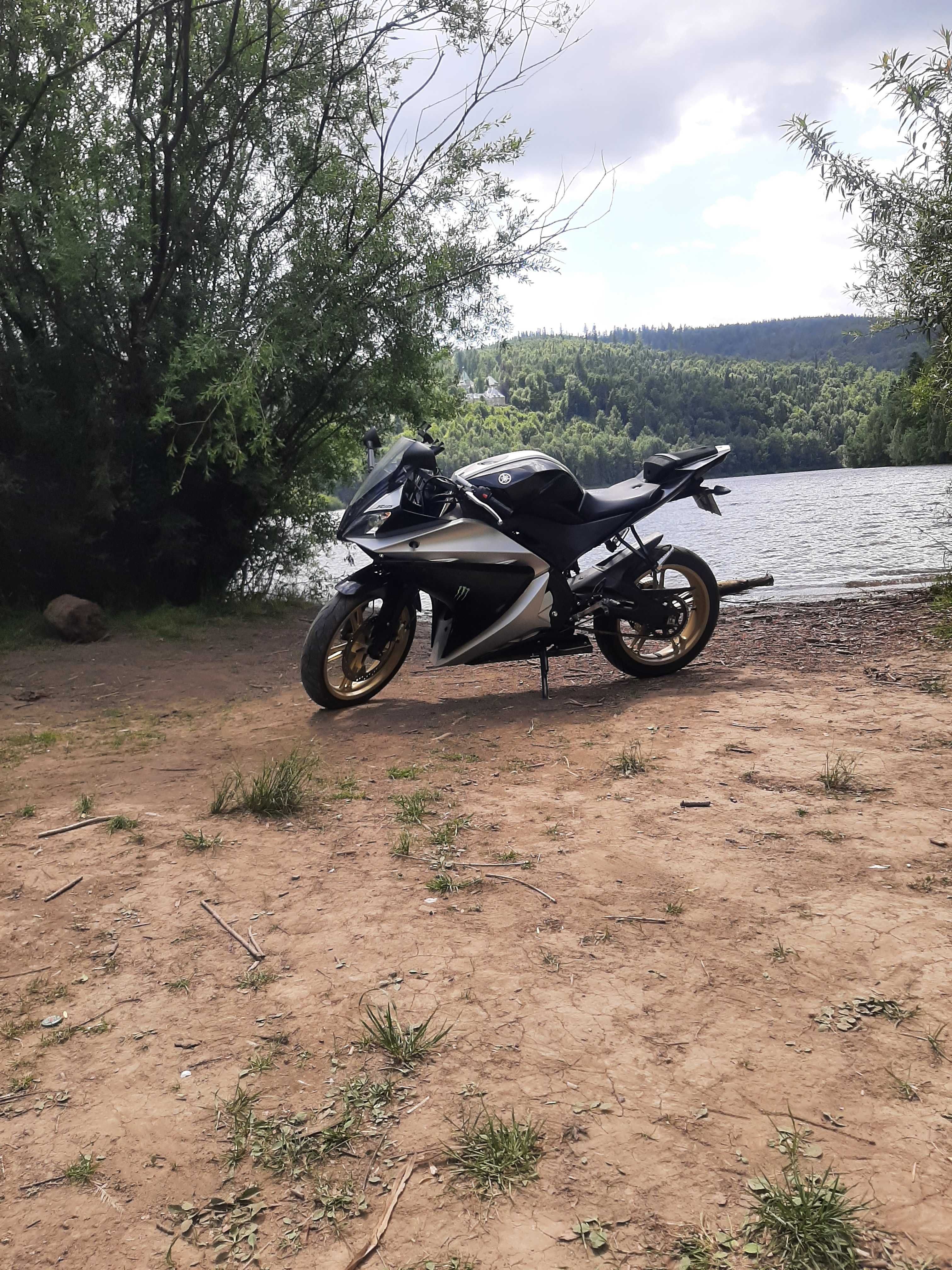 Motocykl ścigacz yamaha yzf r125 oryginalna, piękna