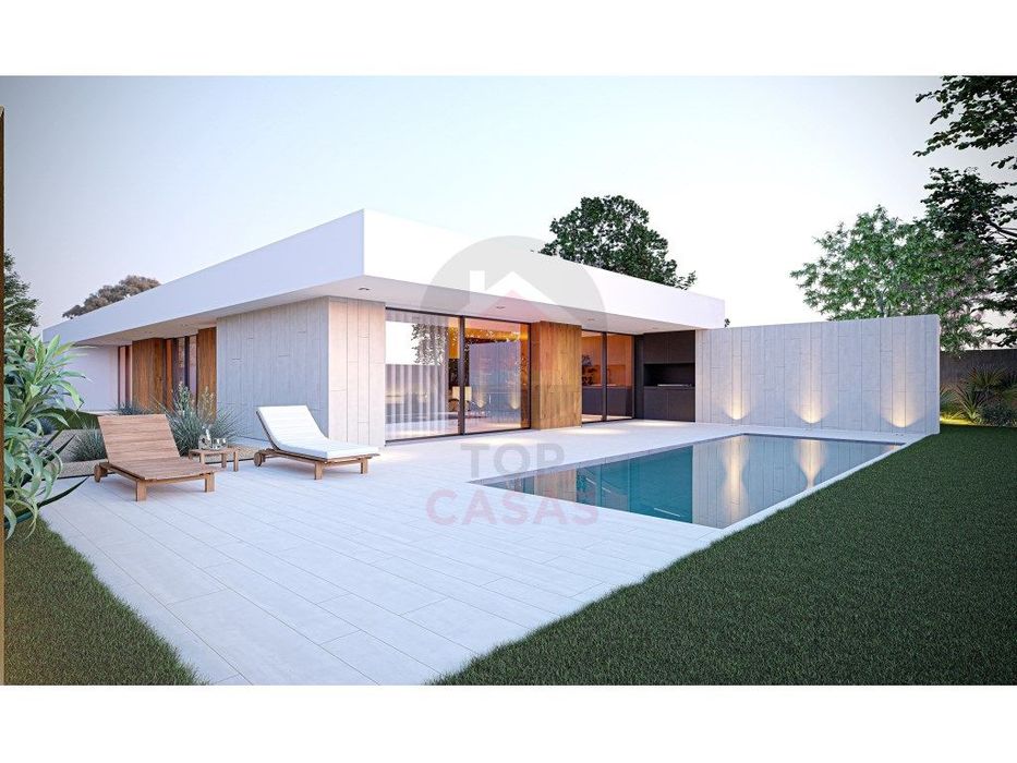 Moradia Térrea T3 com Piscina Aquecida em Condomínio Privado - Senh...