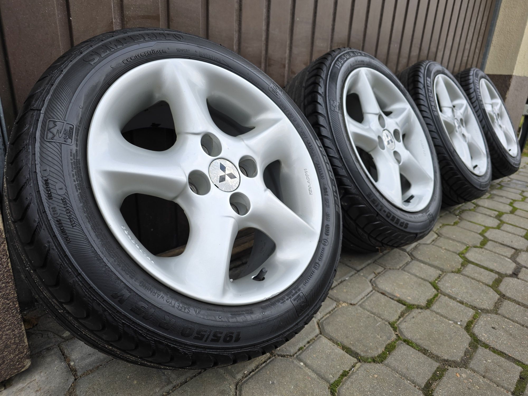 Felgi z oponami 195/50R15 Mitsubishi Colt 4x114,3 Space Wagon Galant